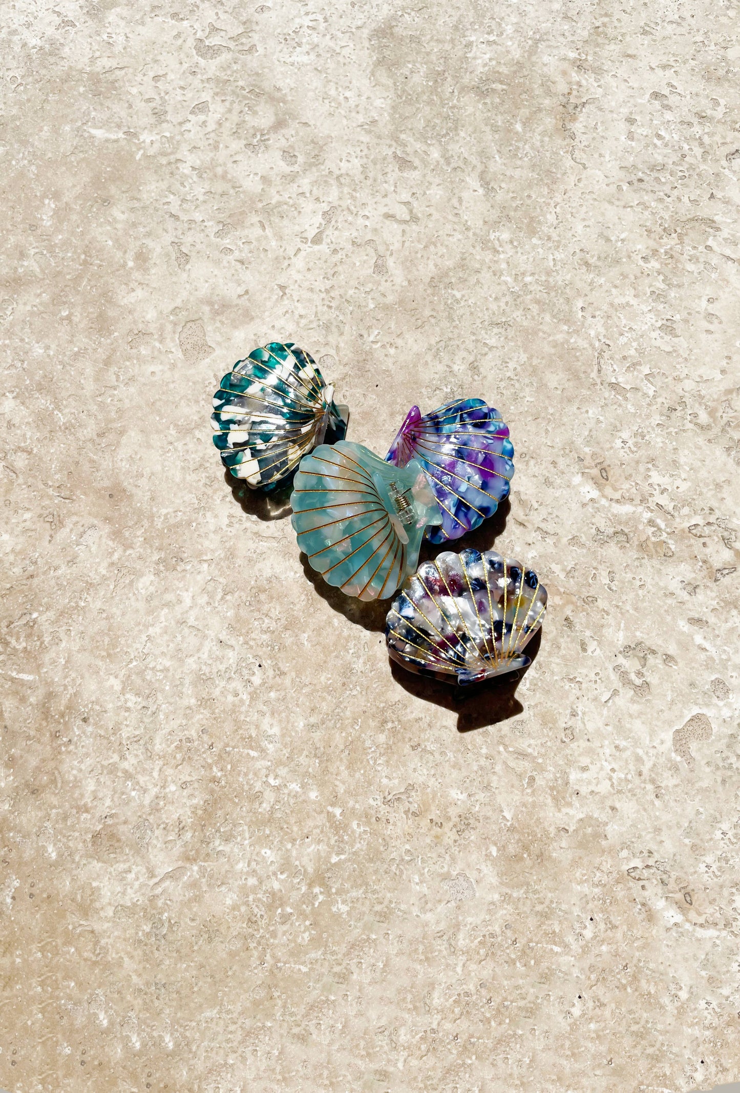 Shell hair clip blue